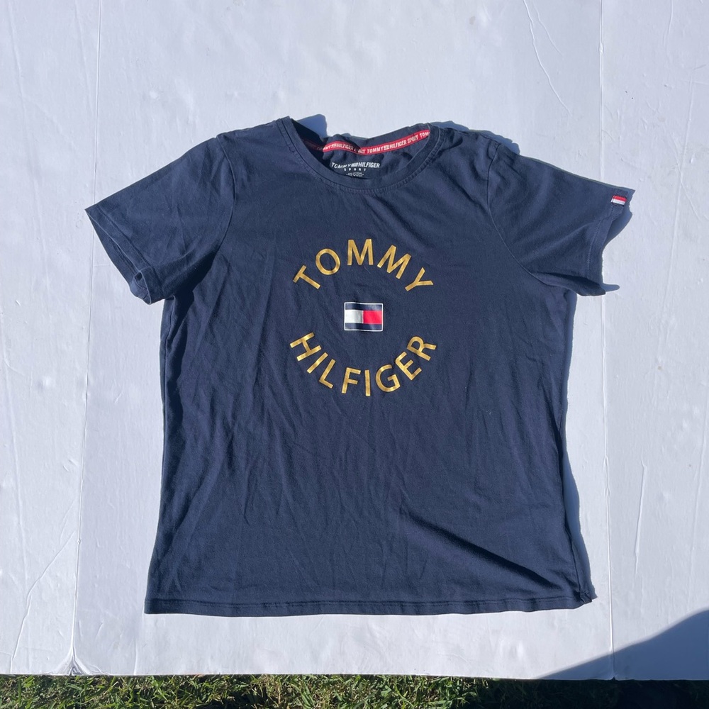 Women’s Tommy Hilfiger shirt